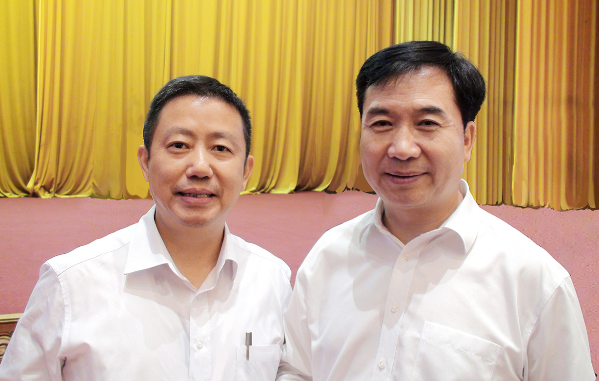 中央政治局常委、中央纪律检查委员会书记李希与周海江合影